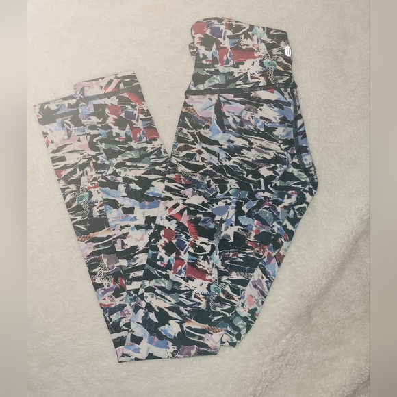 Lululemon legging - Picture 3 of 9